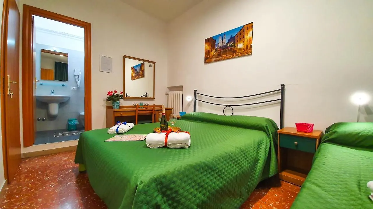 Guest house La Casa Verde Roma - Free Secure Parking If You Book 3 Nights