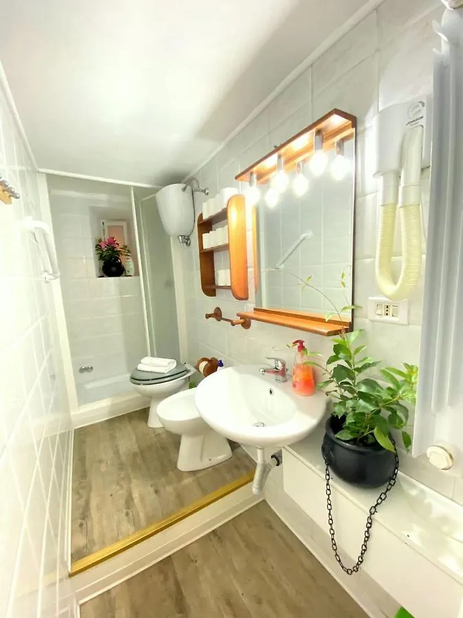 La Casa Verde Roma - Free Secure Parking If You Book 3 Nights 0*, Rome Italy
