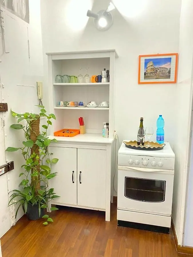 Guest house La Casa Verde Roma - Free Secure Parking If You Book 3 Nights Italy