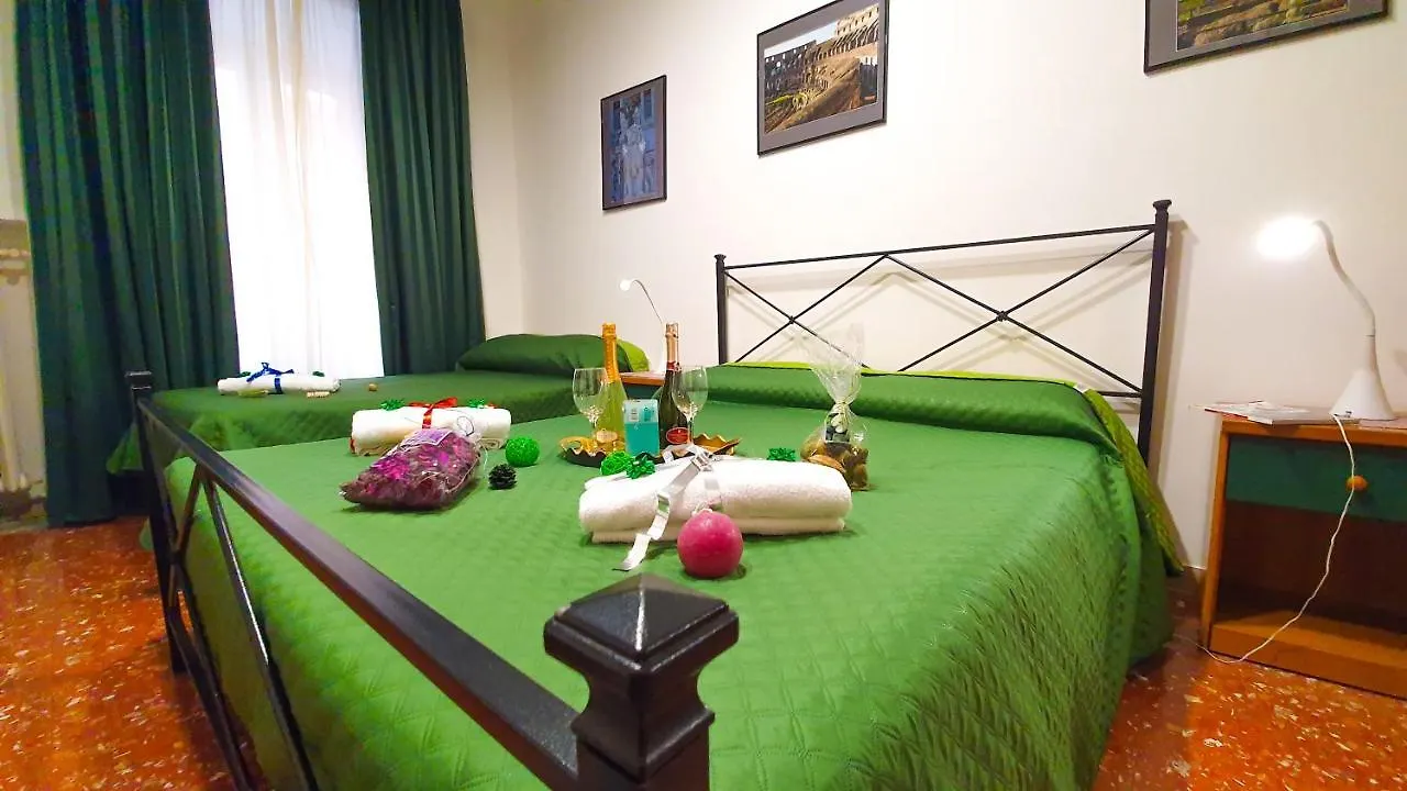 Guest house La Casa Verde Roma - Free Secure Parking If You Book 3 Nights