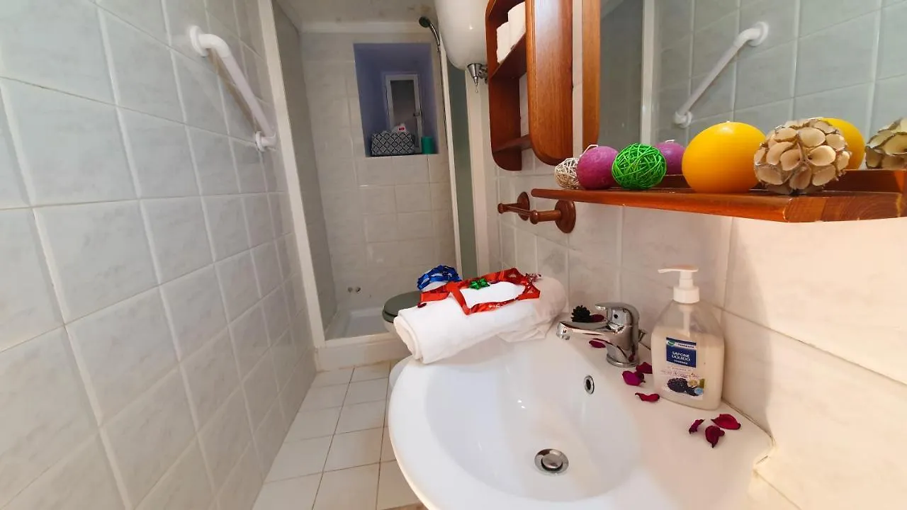La Casa Verde Roma - Free Secure Parking If You Book 3 Nights 0*, Rome