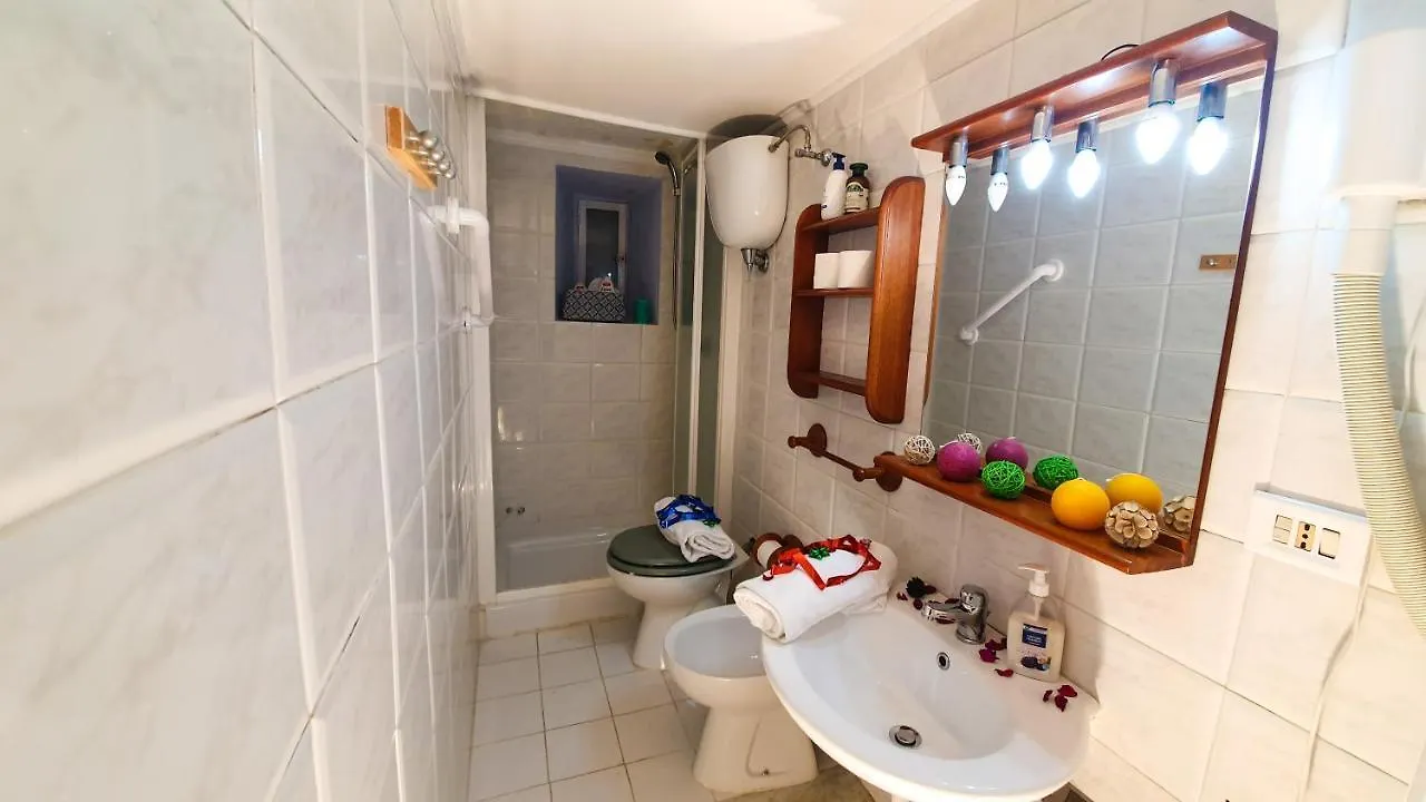 La Casa Verde Roma - Free Secure Parking If You Book 3 Nights Rome