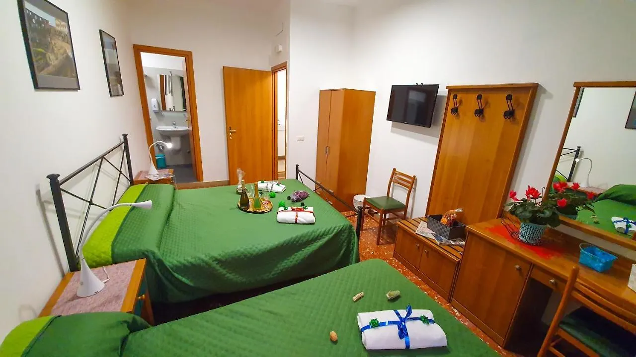La Casa Verde Roma - Free Secure Parking If You Book 3 Nights 0*, Rome